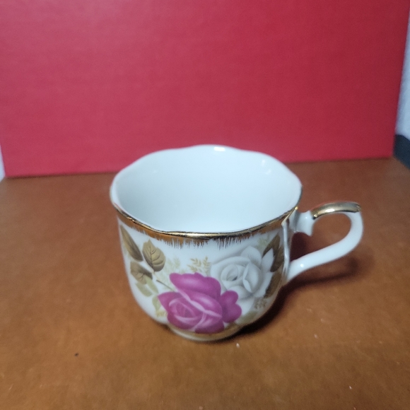 Vintage ROYAL CROWN bone china Teacup And Snack Plate Set-rare Find - Picture 5 of 6